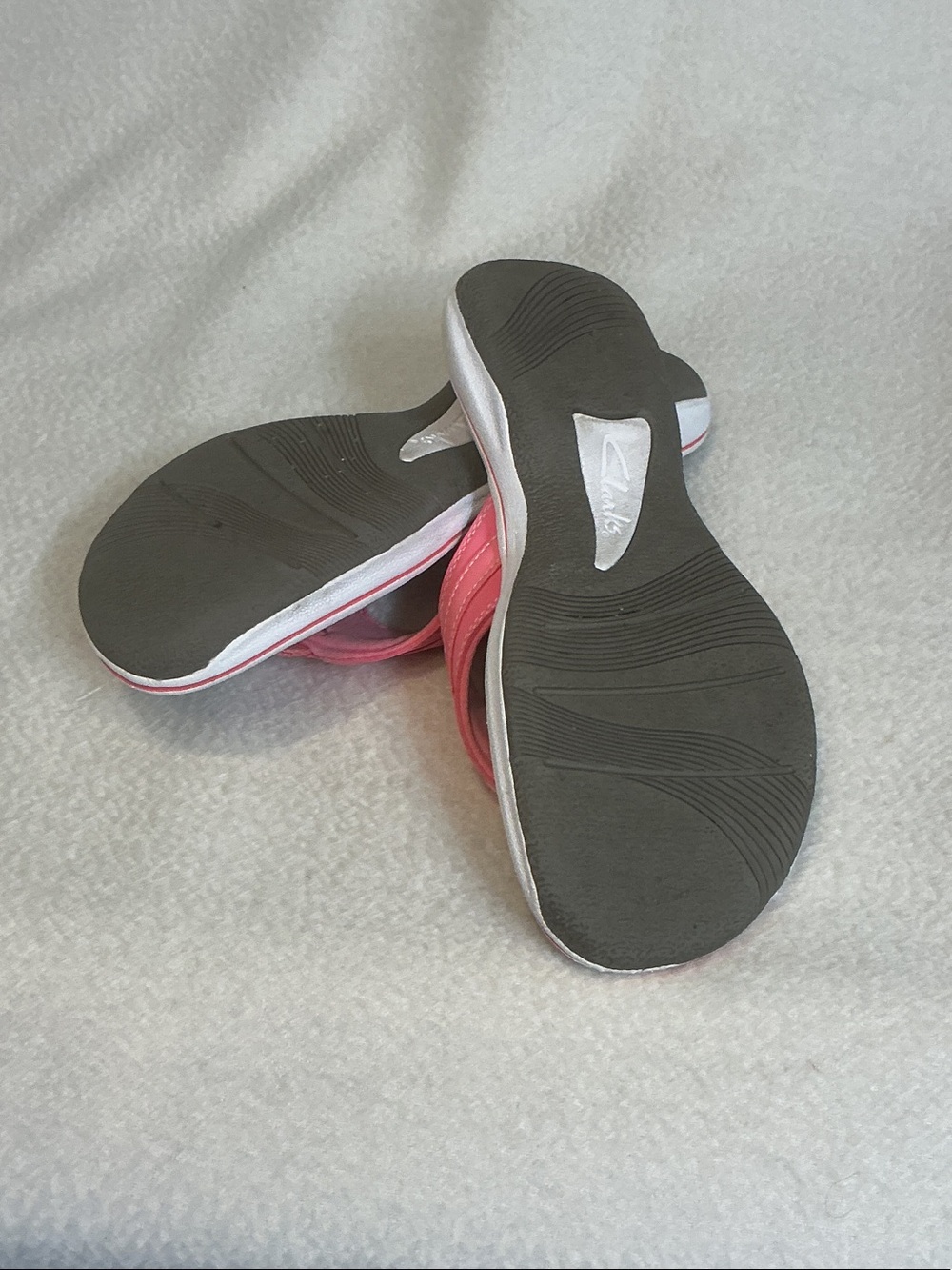 Clarks Coral Pink Thong Sandals with Gray Footbed - Picture 4 of 4